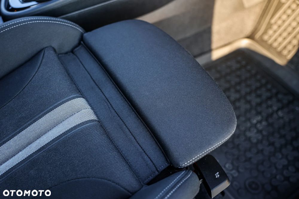 BMW Seria 2 218d - 7