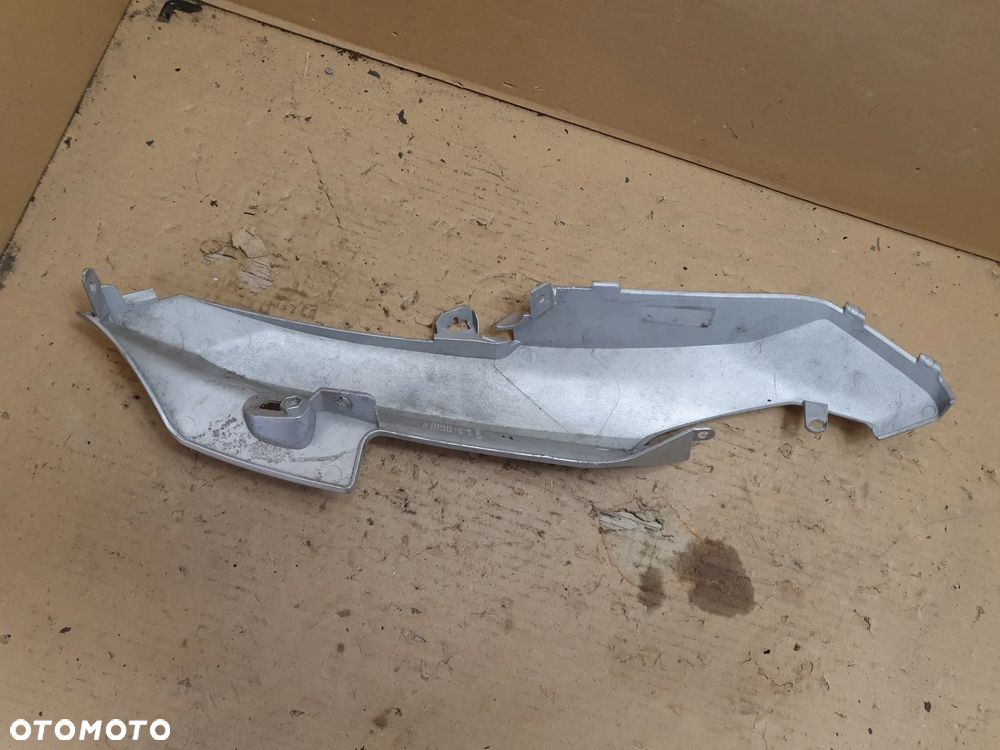 Aprilia Shiver 750 GT Prawy bok osłona prawa 890820 - 8