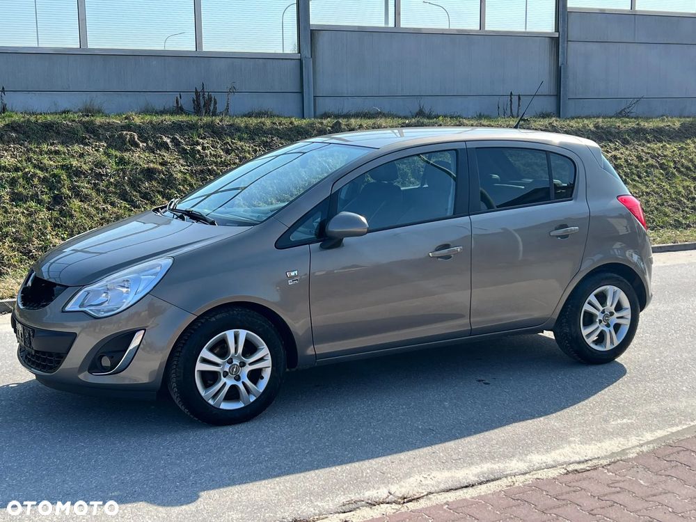 Opel Corsa 1.4 16V 150 Jahre - 12