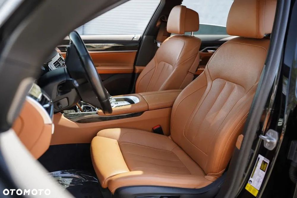 BMW Seria 7 740i - 21