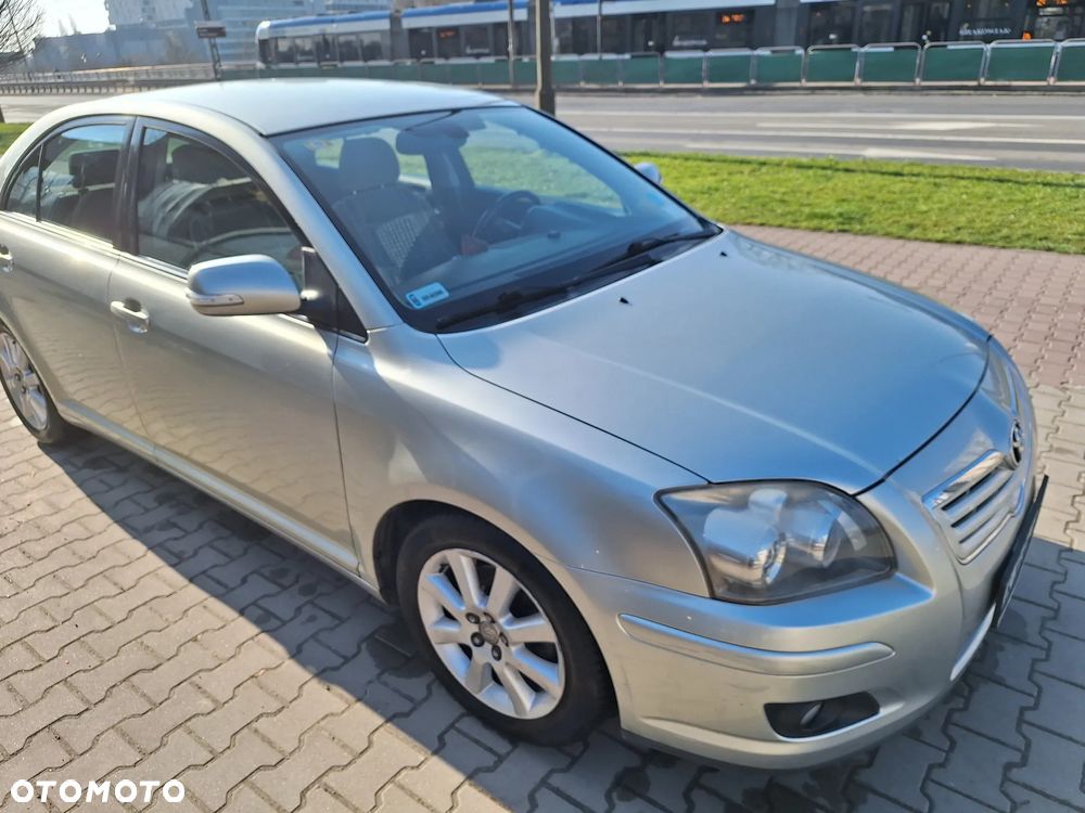 Toyota Avensis 1.8 VVT-i Sol - 2