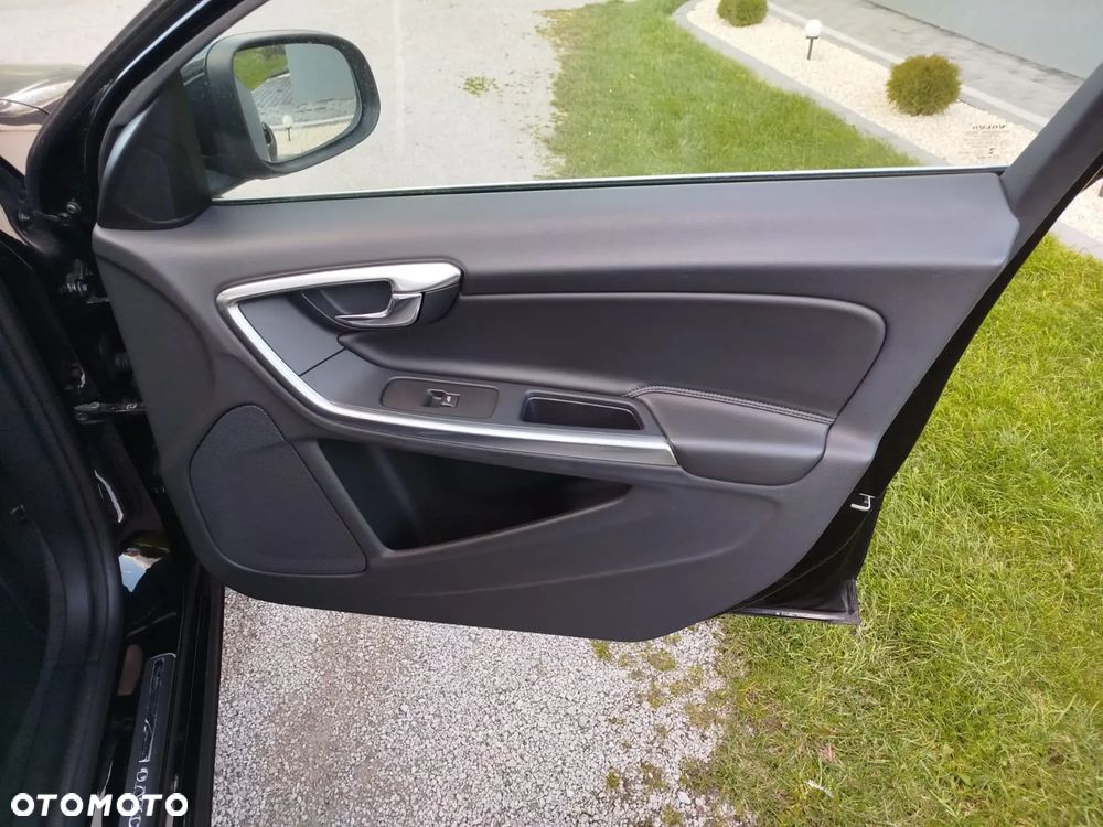 Volvo V60 D4 Geartronic Summum - 33