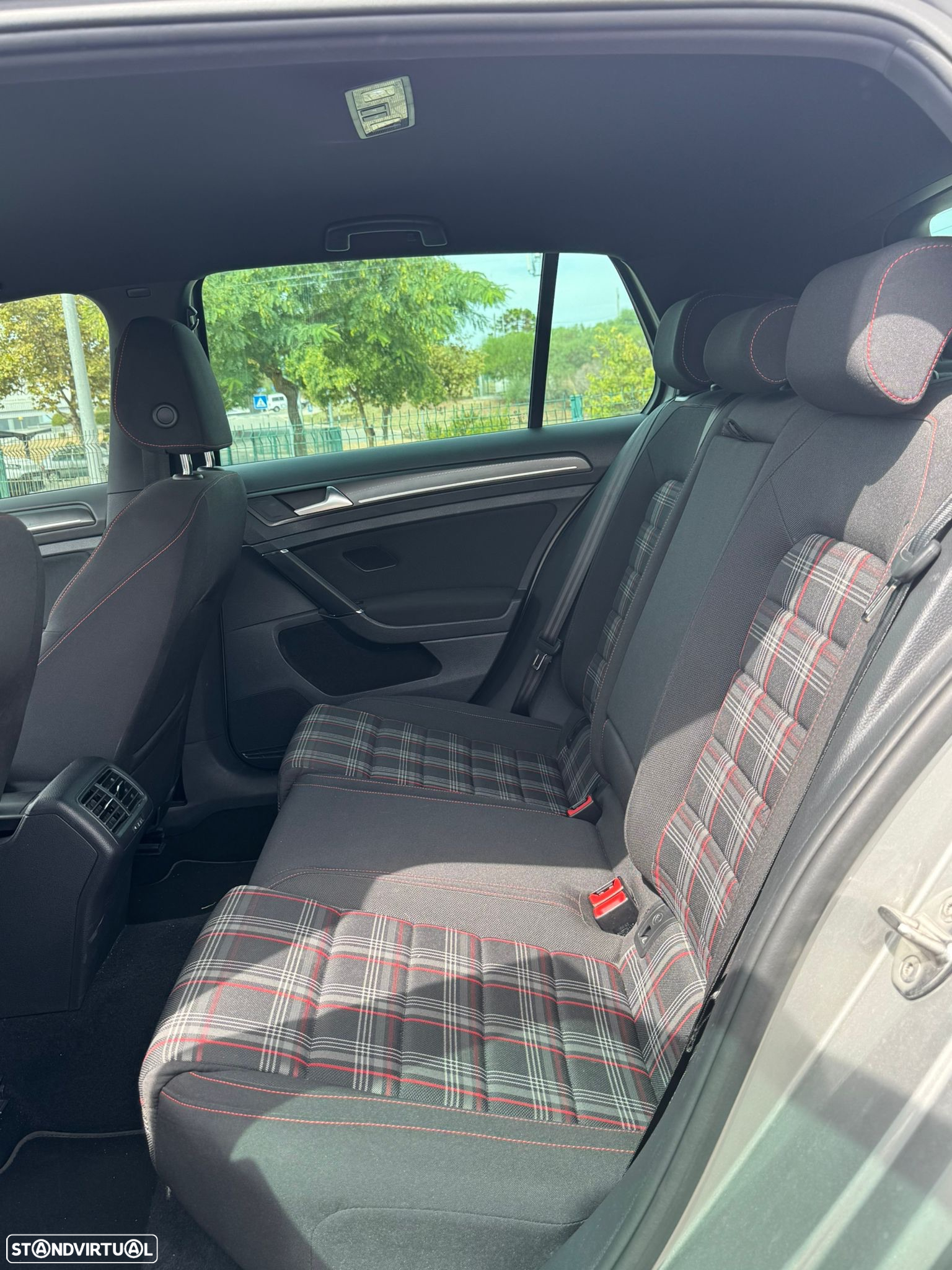 VW Golf 2.0 TSI GTI DSG Performance - 14