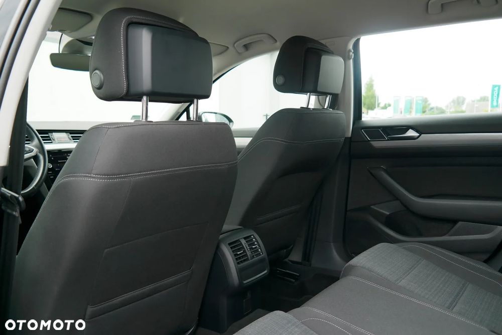 Volkswagen Passat 2.0 TSI Business DSG - 9