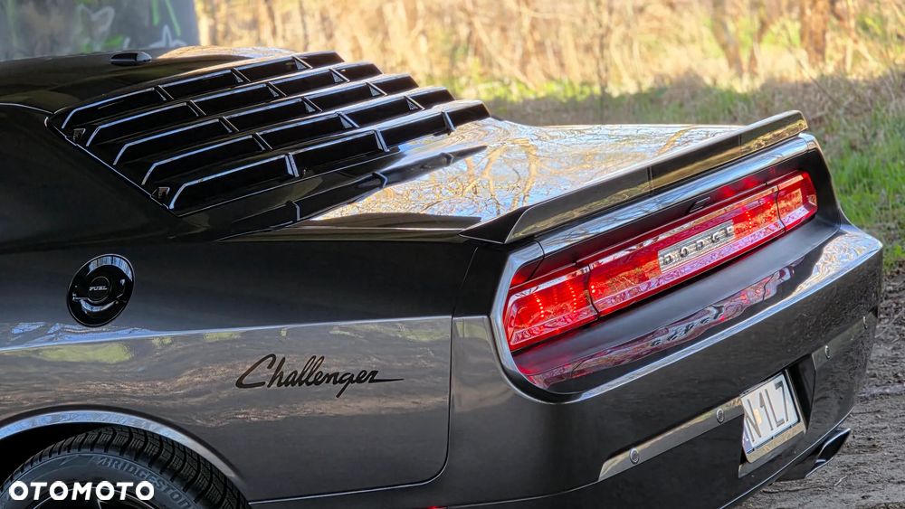Dodge Challenger - 24