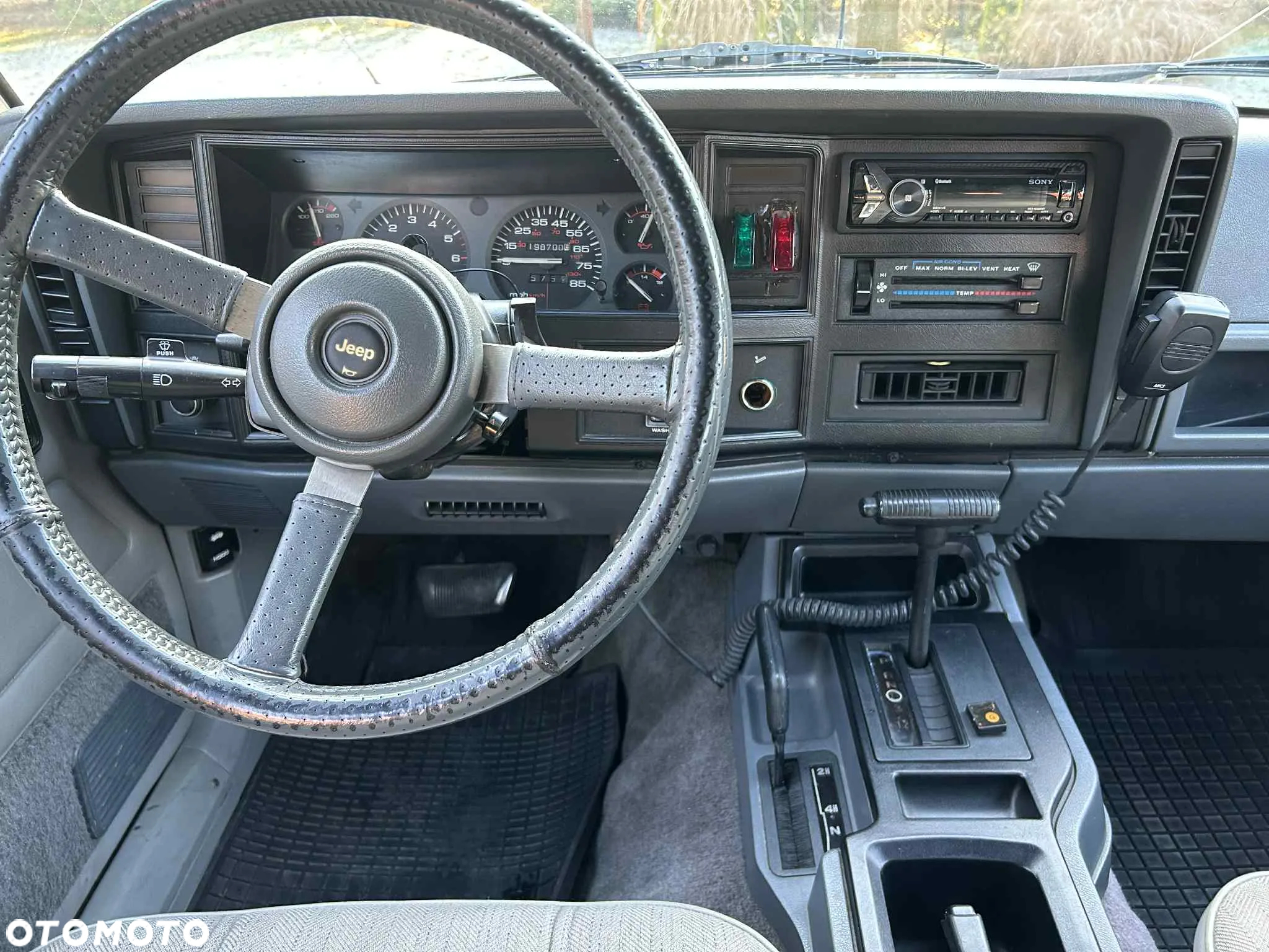Jeep Cherokee 4.0 Sport - 5