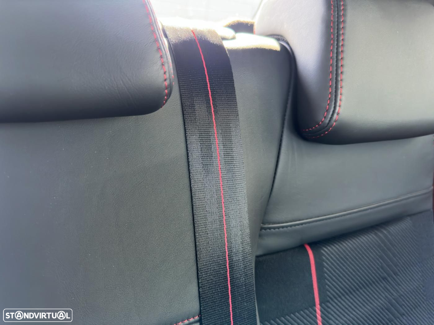Peugeot 208 GTI 200 THP - 37