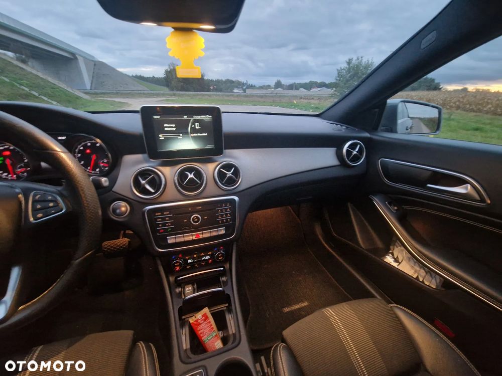 Mercedes-Benz CLA 200 7G-DCT AMG Line - 32