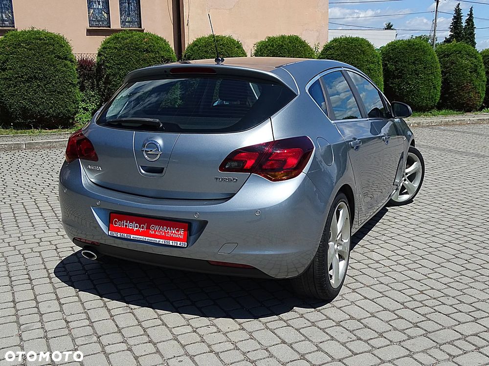 Opel Astra 1.6 Turbo Cosmo - 3