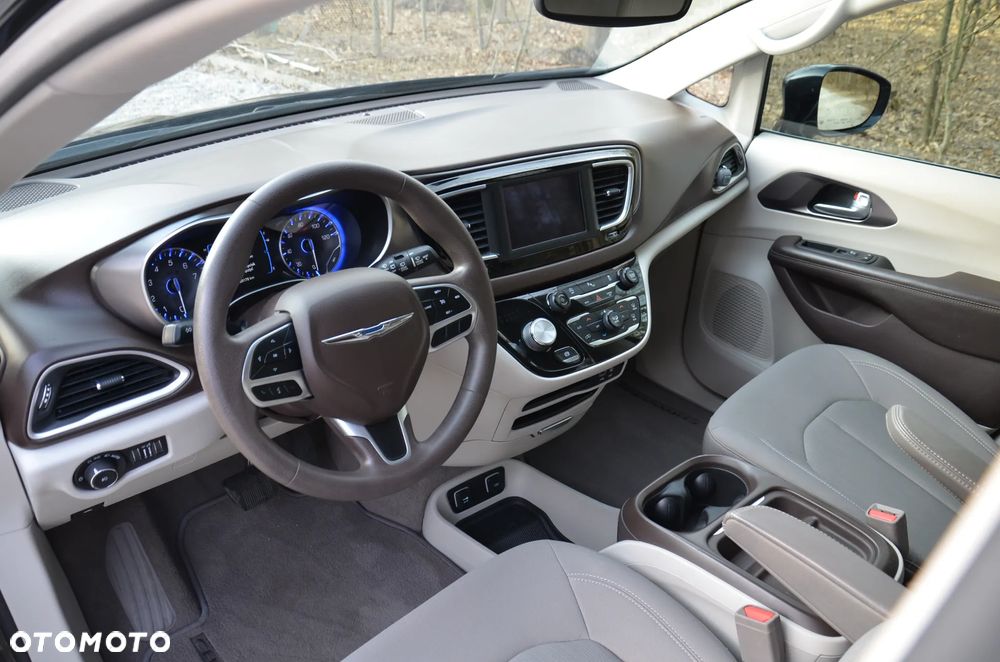 Chrysler Pacifica - 10