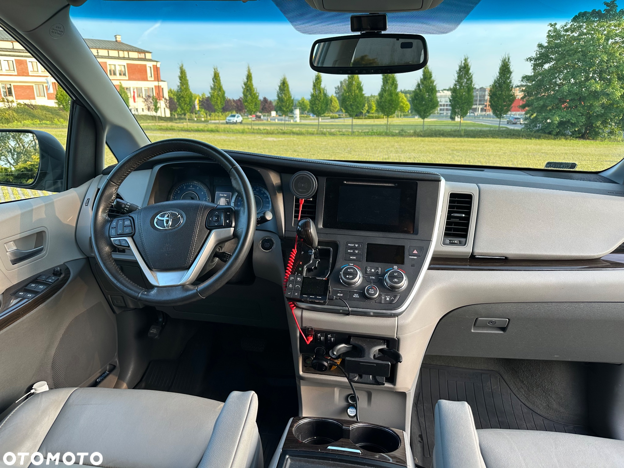 Toyota Sienna 3.5 V6 XLE AWD - 26