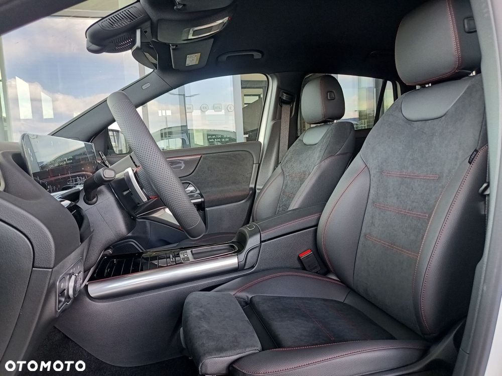 Mercedes-Benz GLA - 25