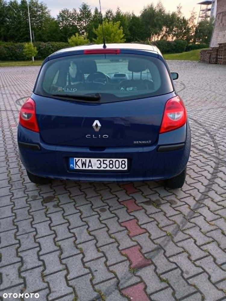Renault Clio - 10