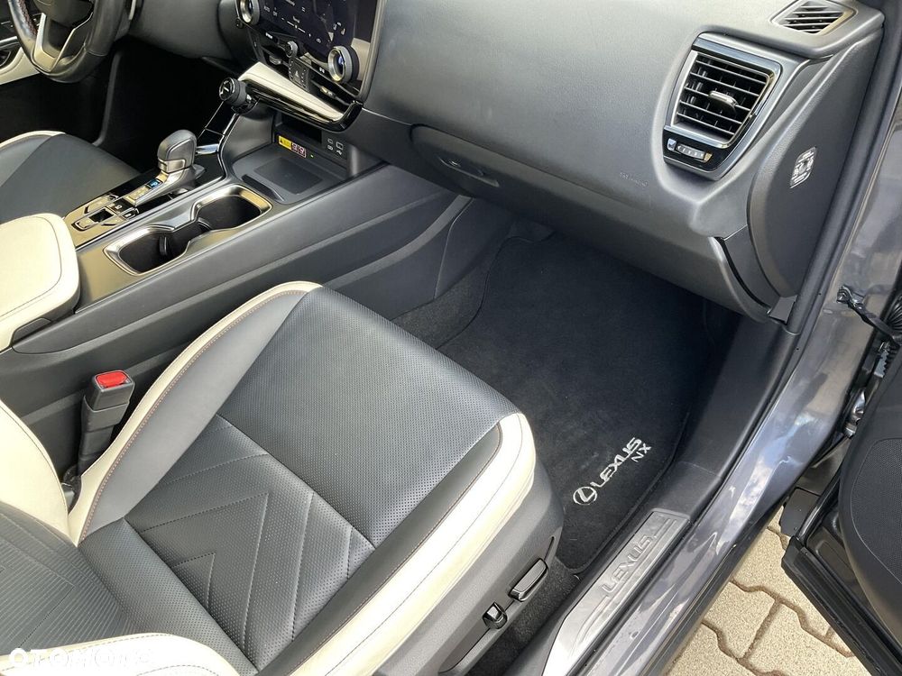 Lexus NX 350h Omotenashi AWD - 12