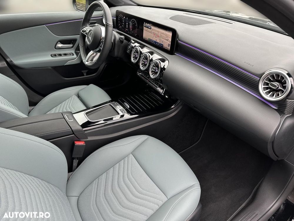 Mercedes-Benz A 180 Sedan 7G-DCT - 14