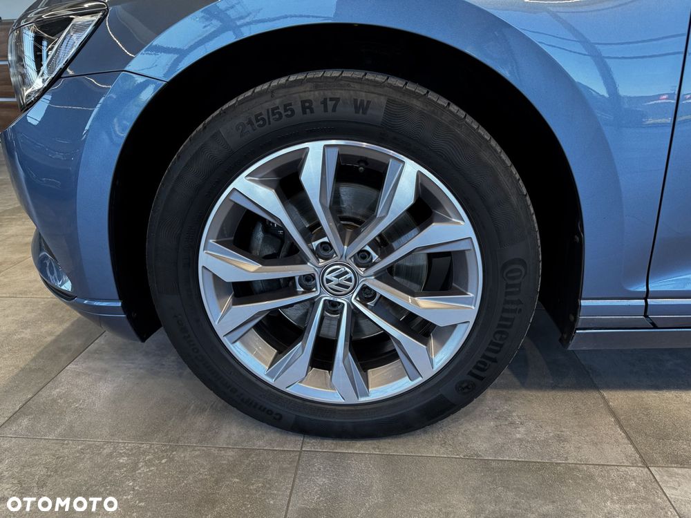 Volkswagen Passat - 11
