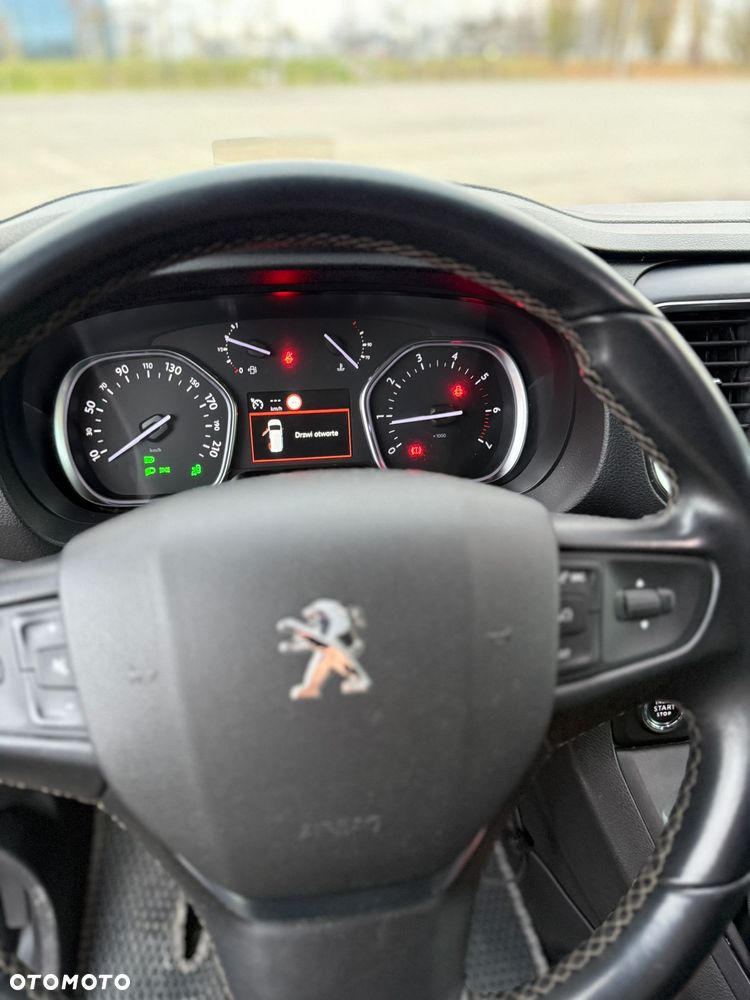 Peugeot Traveller - 21