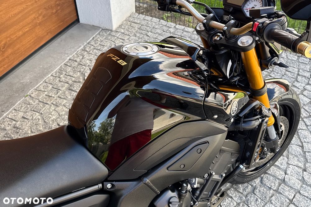 Yamaha FZ8 - 11