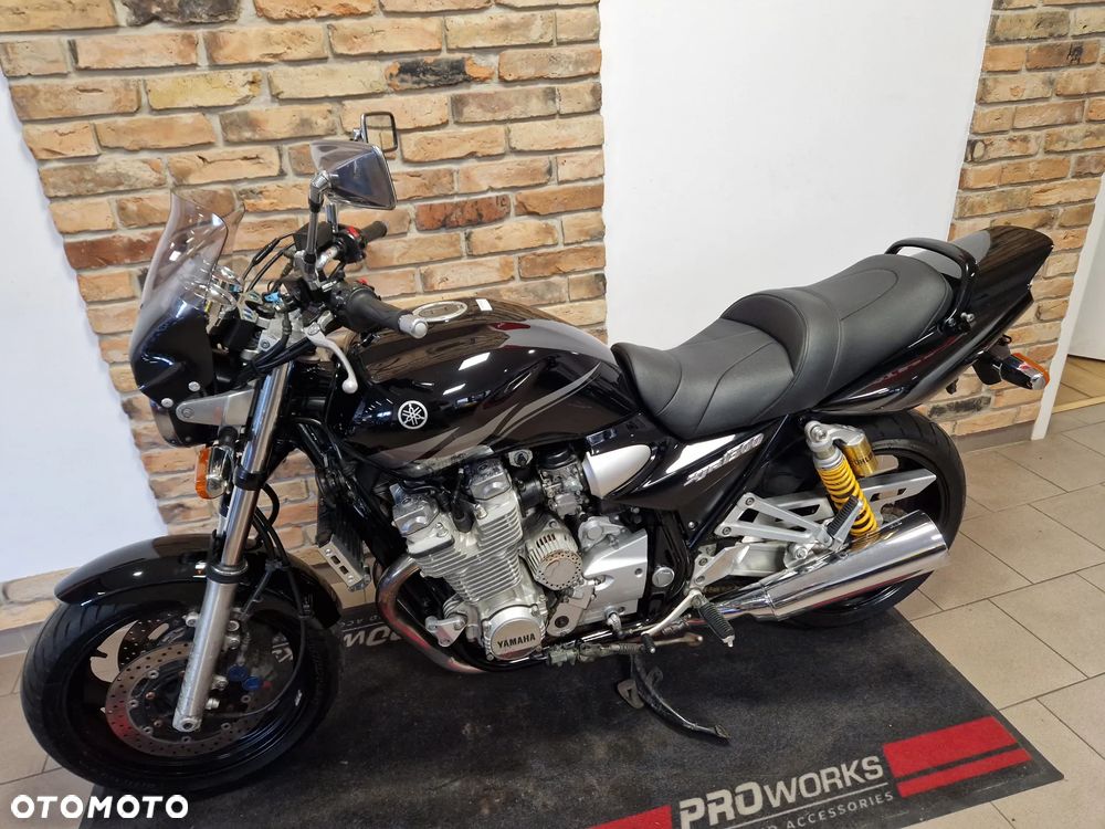 Yamaha XJR - 9
