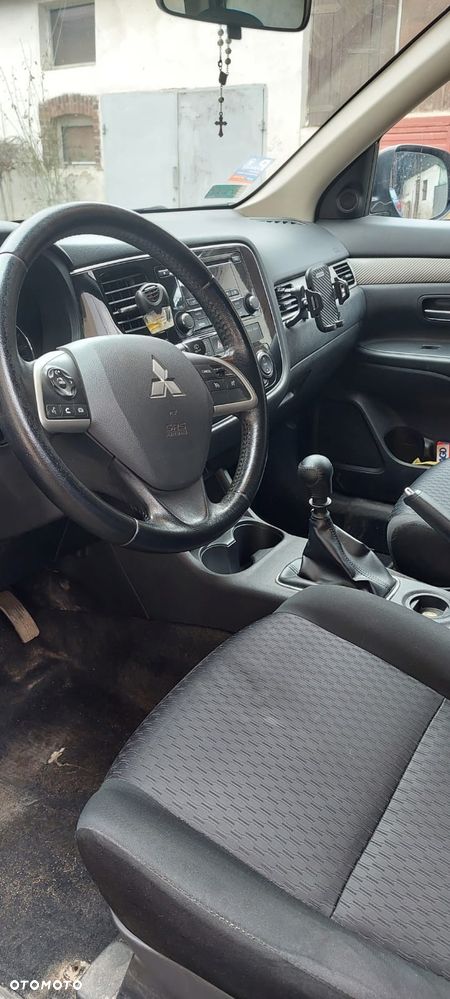 Mitsubishi Outlander - 12