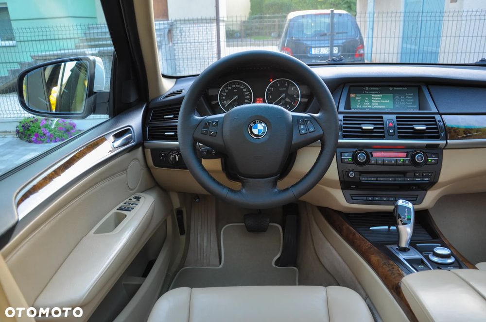 BMW X5 3.0si - 12