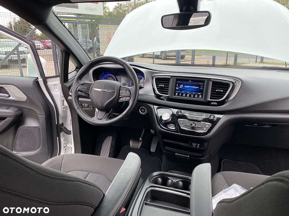 Chrysler Pacifica - 19