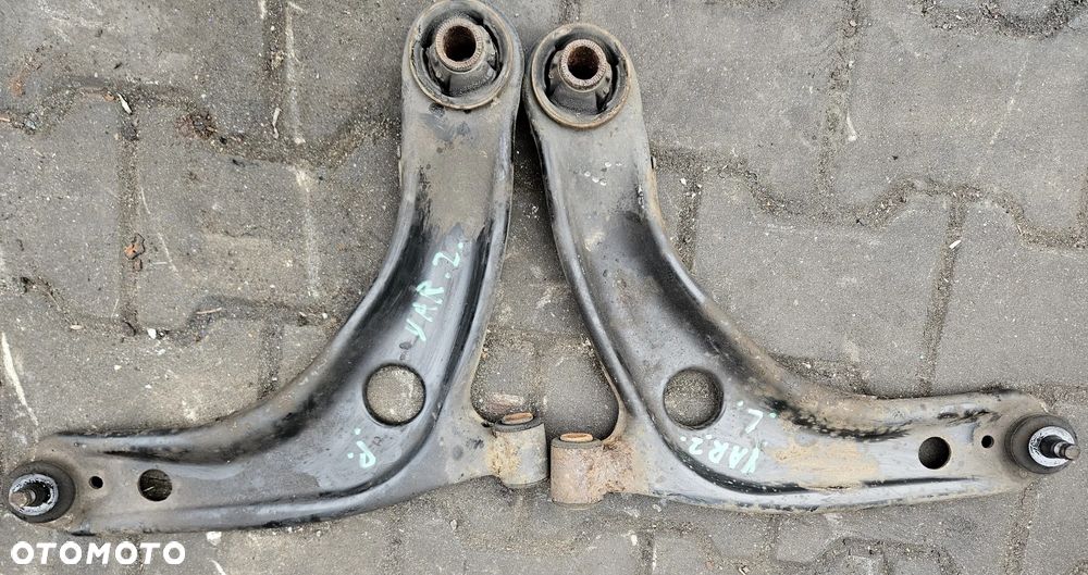 Toyota Yaris II   wahacz przód przedni prawy lewy  06-11 - 1