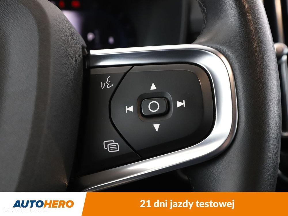 Volvo XC 40 B3 Plus Dark - 29