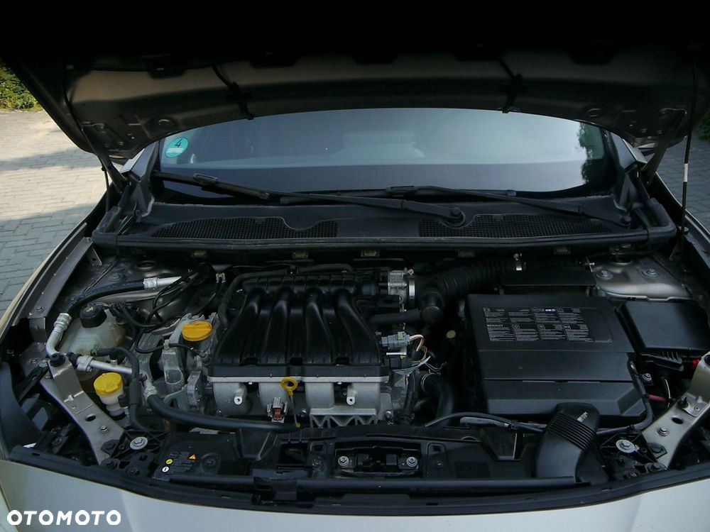 Renault Fluence 2.0 16V 140 Sportway - 32