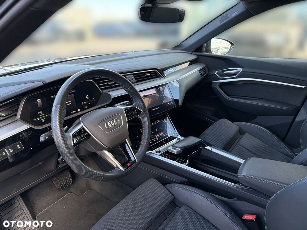 Audi e-tron - 10