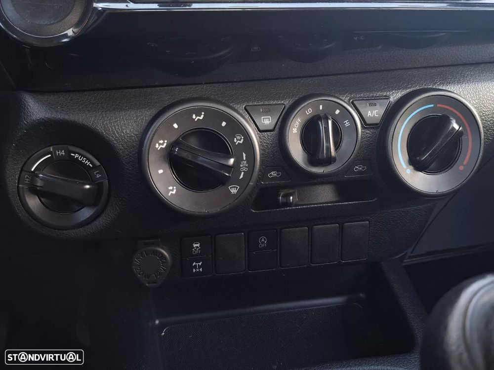 Toyota Hilux 2.4 D-4D 4WD CD CM - 11