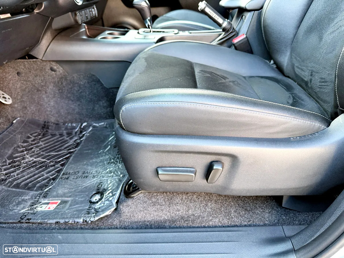 Toyota Hilux 2.8 D-4D 4WD GR Sport - 22