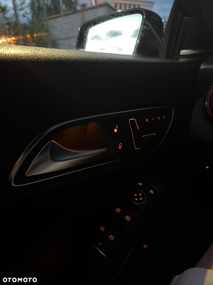 Mercedes-Benz CLA 250 7G-DCT AMG Line - 21