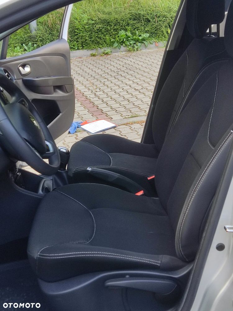 Renault Clio 1.2 16V Confort Privilege - 14