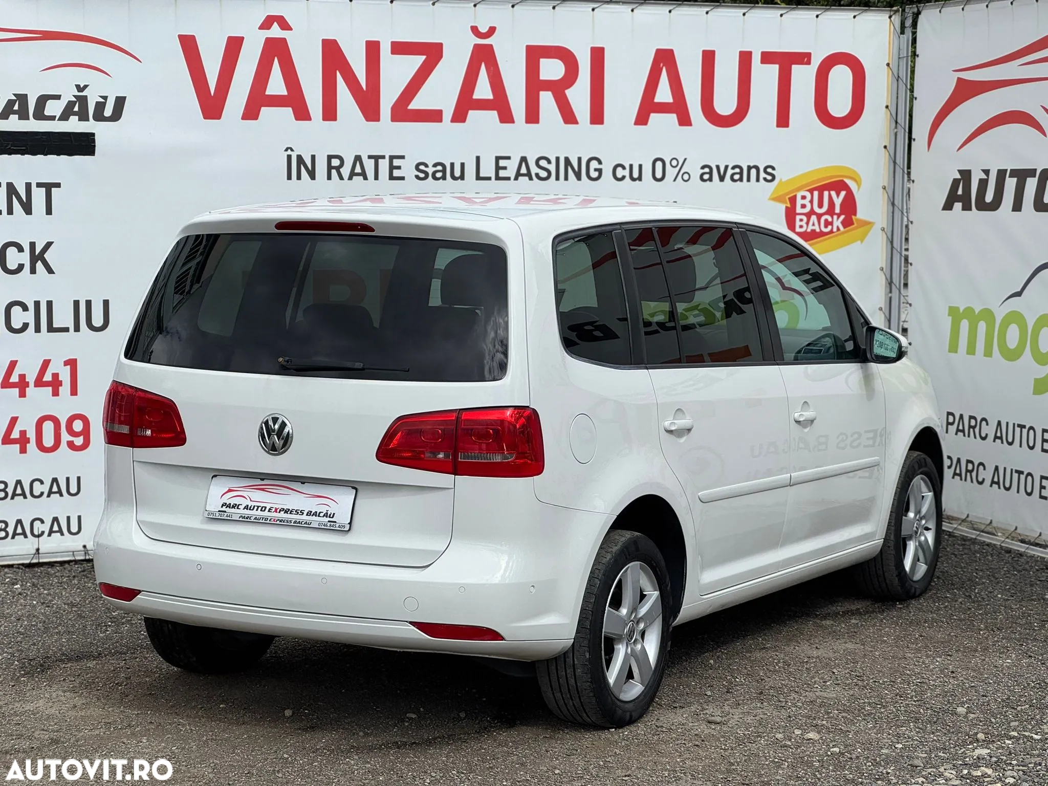 Volkswagen Touran 2.0 TDI DSG Comfortline - 4