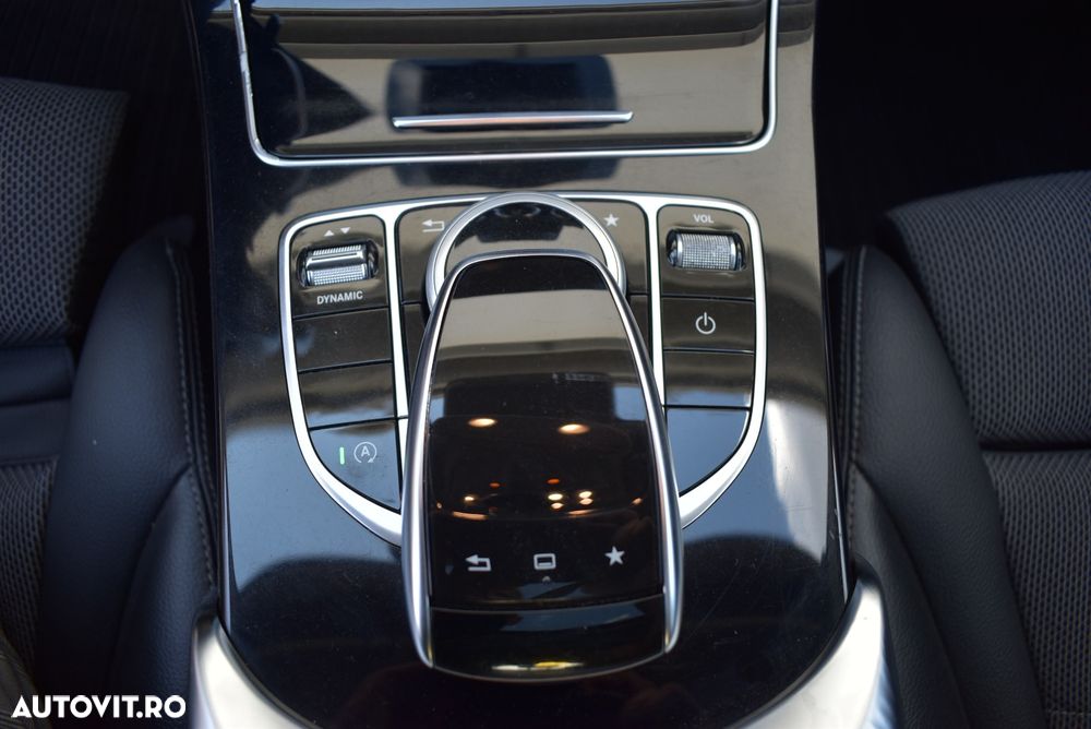 Mercedes-Benz C - 12