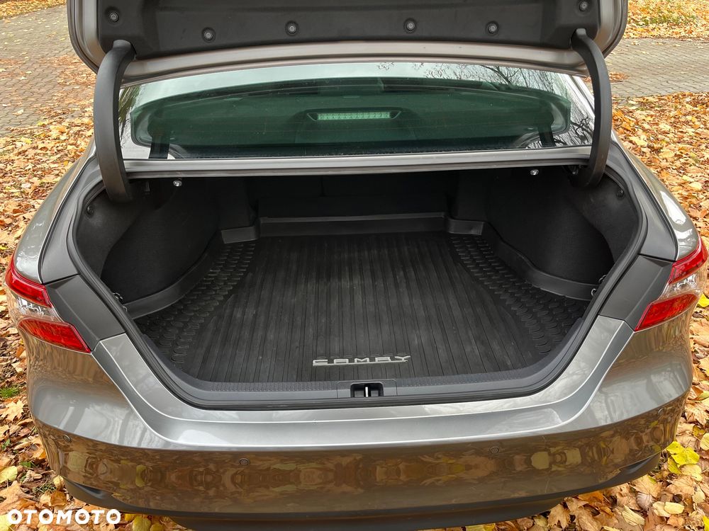 Toyota Camry 2.5 Hybrid Executive CVT - 12