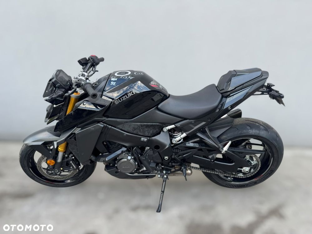 Suzuki GSX - 6