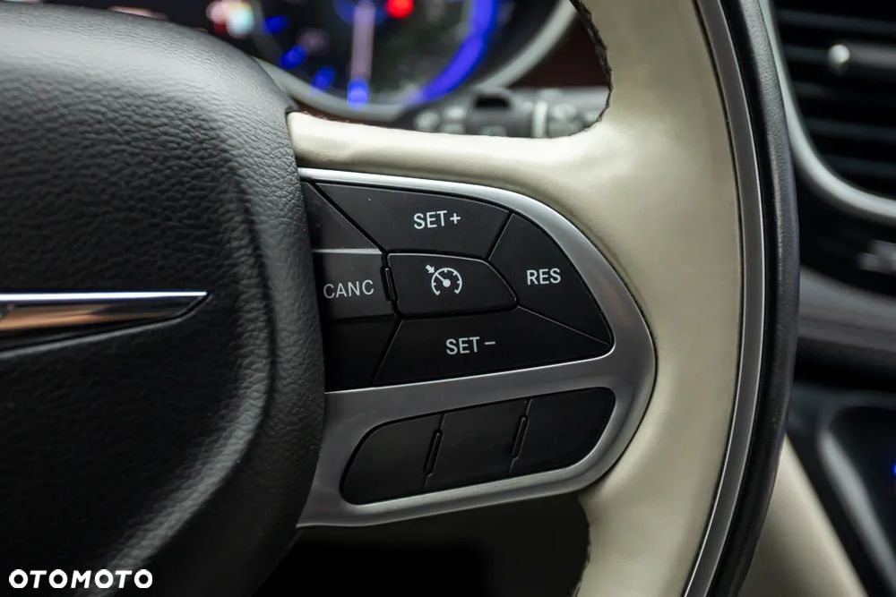 Chrysler Pacifica - 32