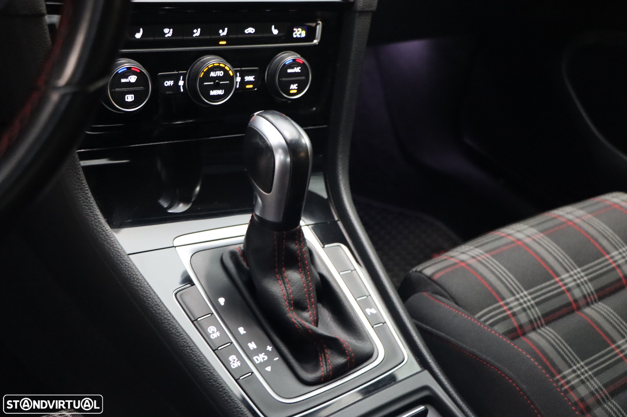 VW Golf 2.0 TSI GTI DSG Performance - 11