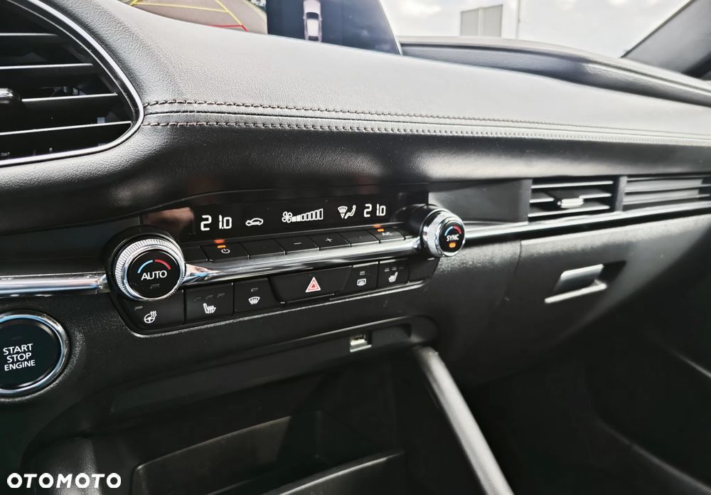 Mazda 3 2.0 mHEV Hikari - 28
