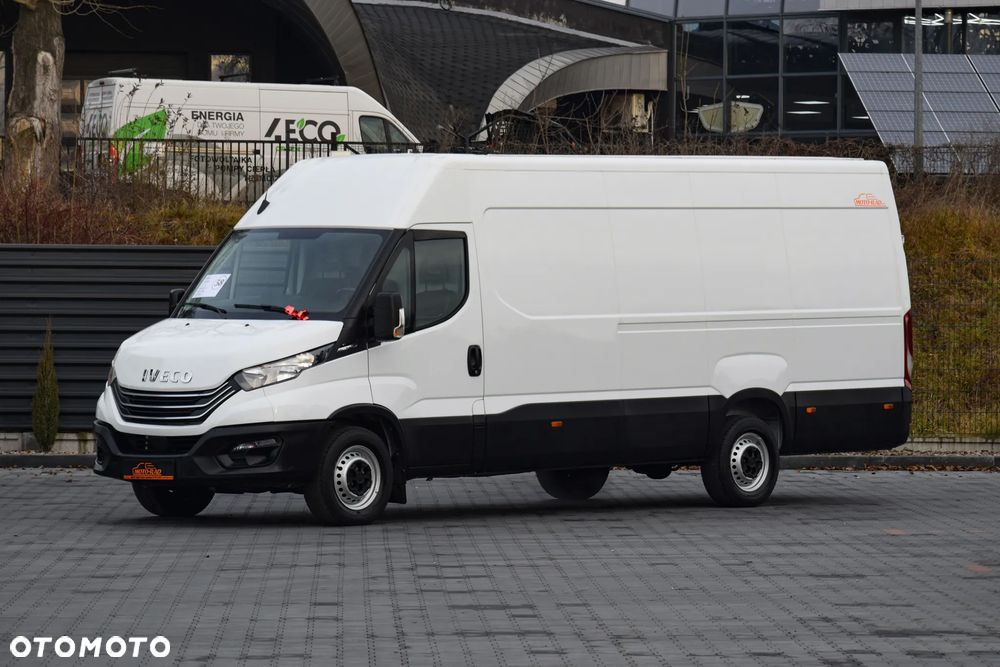 Iveco DAILY MAXI 35S14 / 2.3 - 140 KM / AUTOMAT HI-MATIC / NOWY MODEL / 3 OSOBY / DOSTAWCZE / BLASZAK / KAMERA COFANIA / TEMPOMAT / KLIMA / 2022 / SERWISOWANY / SPROWADZONY Z NIEMIEC - 1