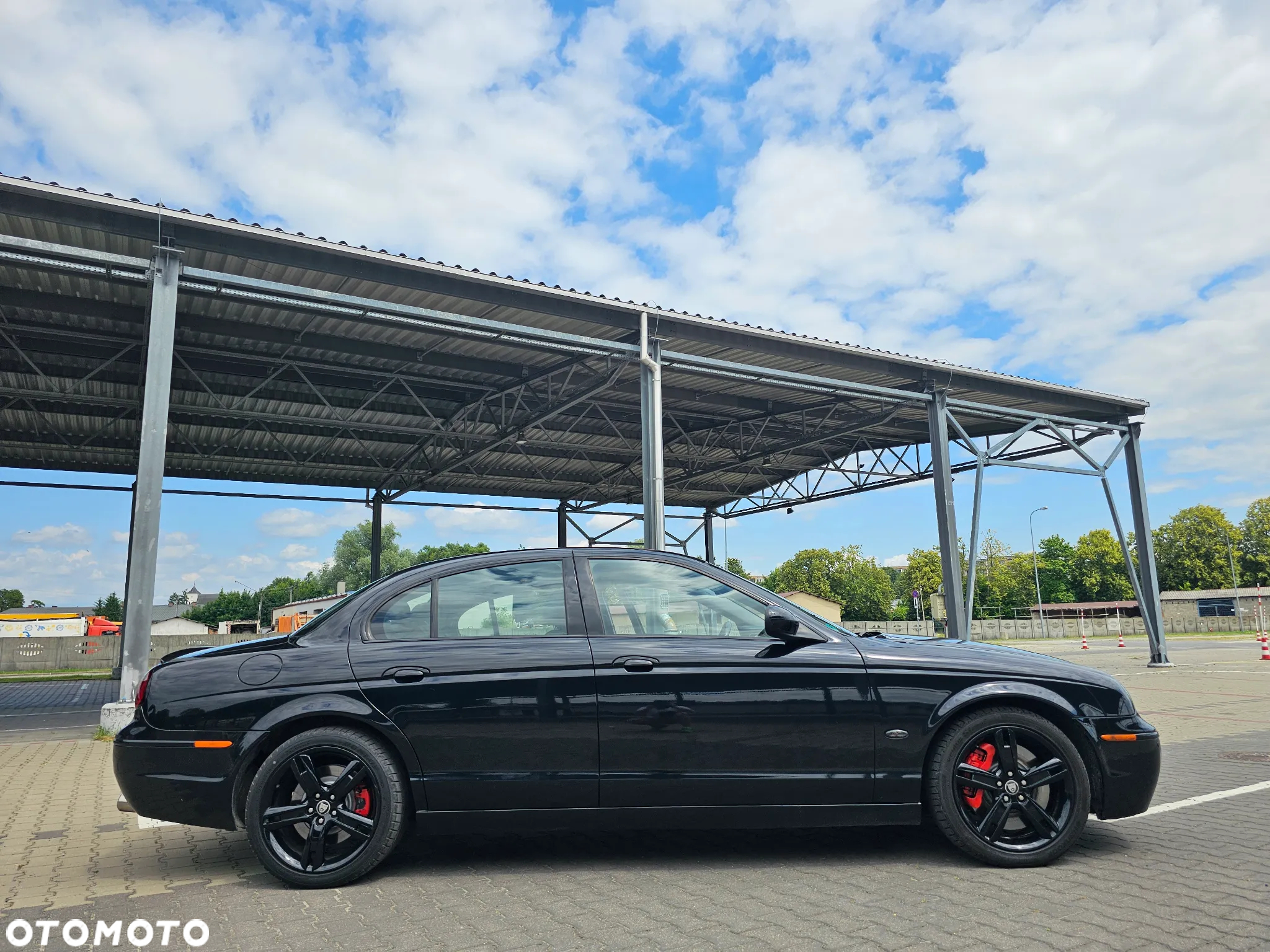 Jaguar S-Type R - 12