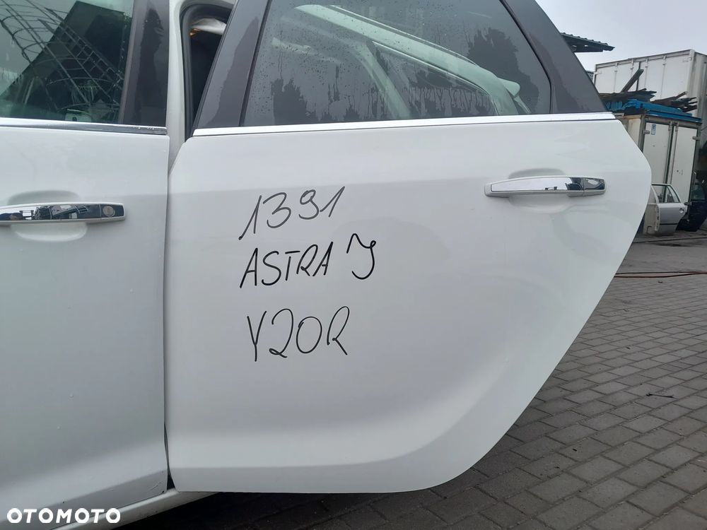 OPEL ASTRA J DRZWI LEWE TYLNE LEWY TYŁ KOMBI KOLOR: Y40R - 1