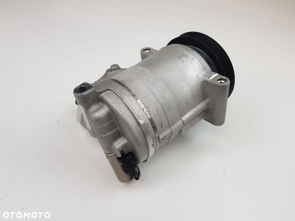 Kompresor Sprężarka klimatyzacji Volkswagen Audi A8 D5 4N0816551B - 5
