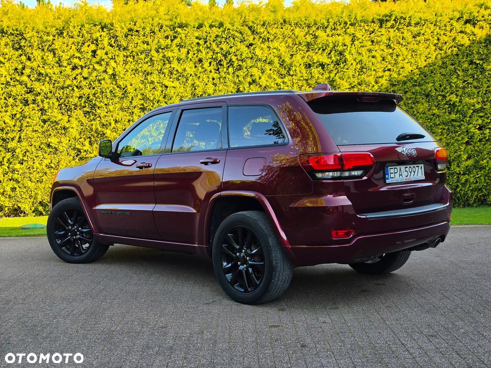 Jeep Grand Cherokee - 12
