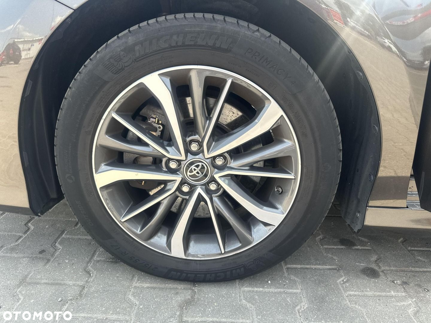 Toyota Camry - 19