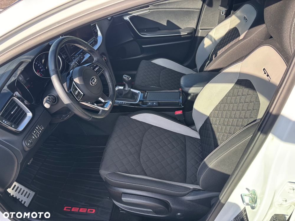 Kia ProCeed 1.5 T-GDI GT Line - 14