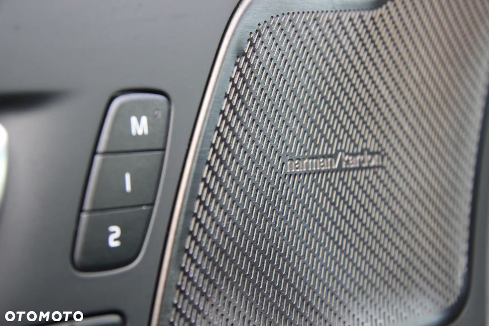 Volvo XC 60 B4 D AWD Plus Dark - 22