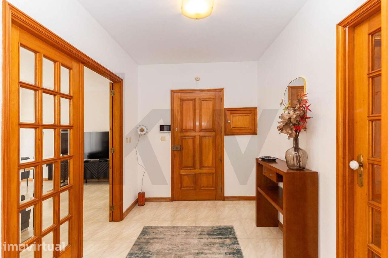 Apartamento T2, com Terraço e Garagem, na 2.ª Linha do Mar, em Vila do - Grande imagem: 5/31